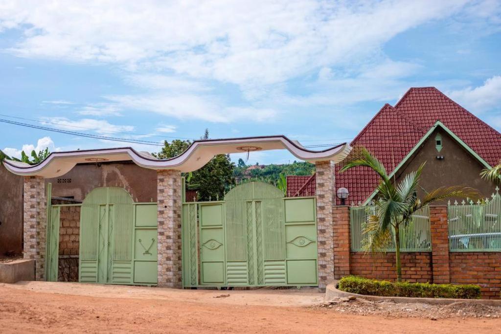 Autop Bg Guest House Kigali Bagian luar foto