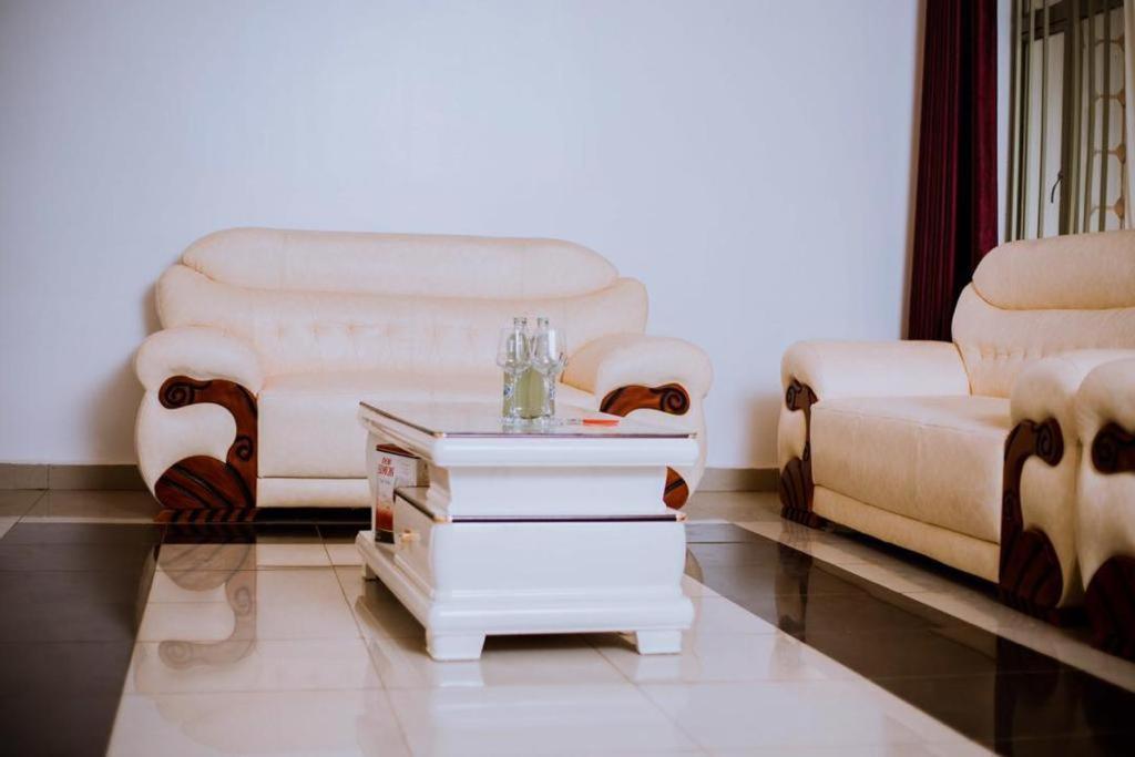 Autop Bg Guest House Kigali Bagian luar foto
